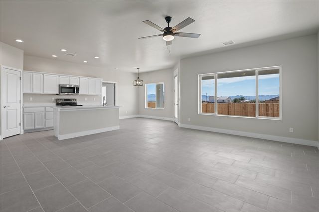 3285 N Heber Road, Golden Valley, AZ 86413