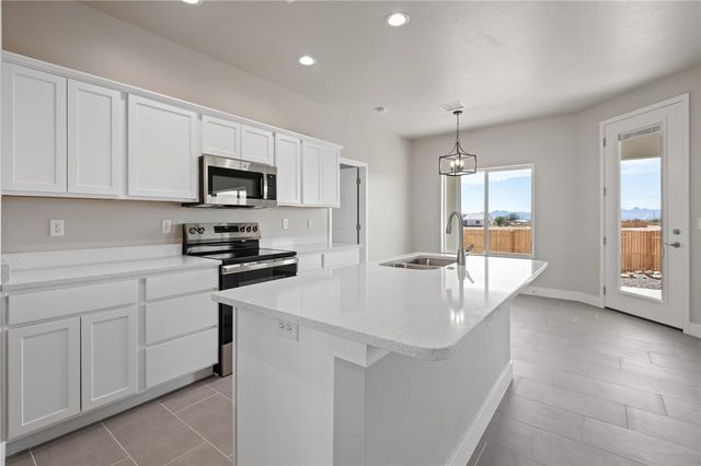 3285 N Heber Road, Golden Valley, AZ 86413