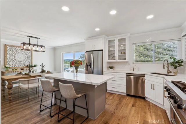 27535 St Bernard Lane, Lake Arrowhead, CA 92352