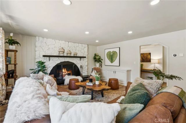 27535 St Bernard Lane, Lake Arrowhead, CA 92352