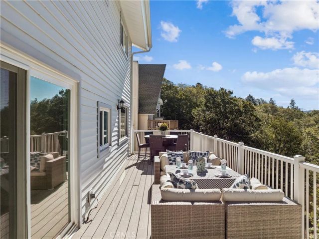 27535 St Bernard Lane, Lake Arrowhead, CA 92352