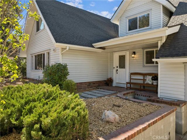 27535 St Bernard Lane, Lake Arrowhead, CA 92352