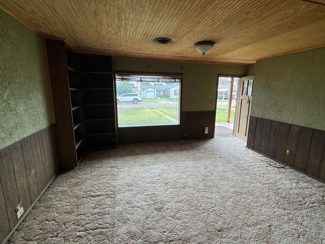 108 SE 10th Street, Plainview, TX 79072