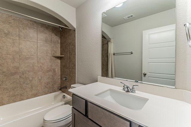 5004 Villas Drive, Sanger, TX 76266