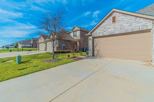 5004 Villas Drive, Sanger, TX 76266
