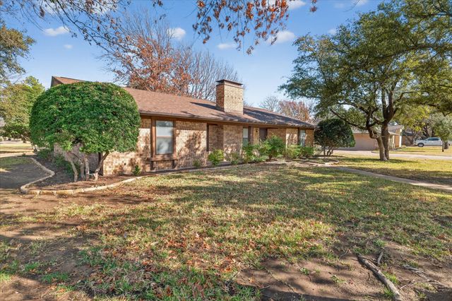 137 Creek Courts Drive, Trophy Club, TX 76262