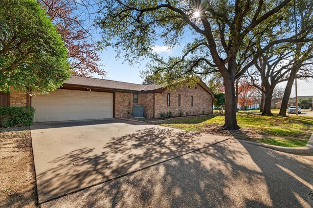 137 Creek Courts Drive, Trophy Club, TX 76262