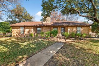 137 Creek Courts Drive, Trophy Club, TX 76262