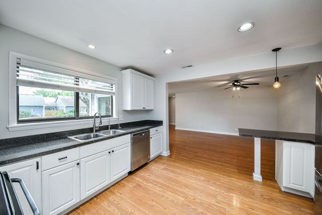 6851 Larkspur Court 6851, Woodridge, IL 60517