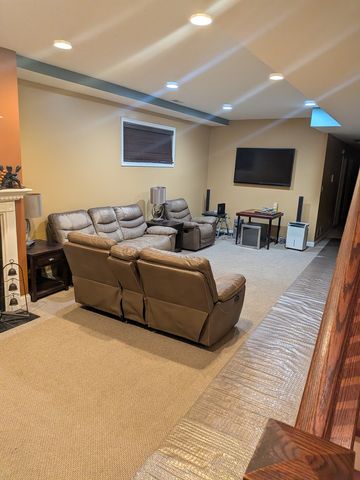 435 E 42nd Street 1, Chicago, IL 60653