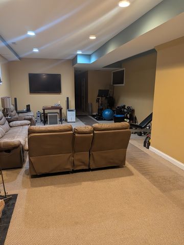 435 E 42nd Street 1, Chicago, IL 60653