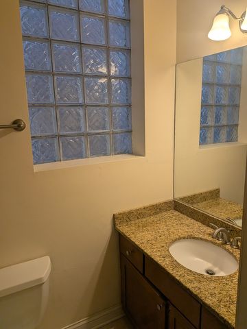 435 E 42nd Street 1, Chicago, IL 60653