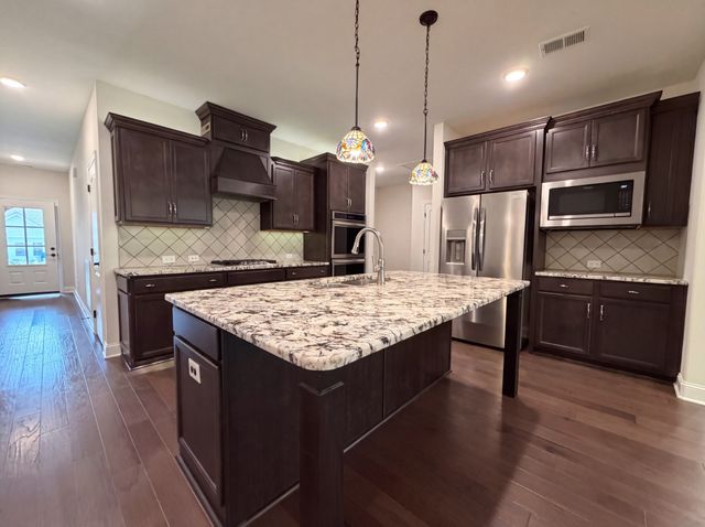 914 Meadowcrest Way, Lebanon, TN 37090
