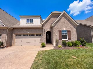 914 Meadowcrest Way, Lebanon, TN 37090