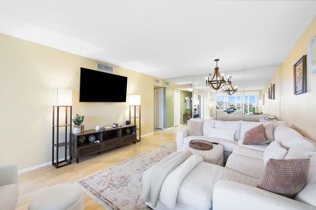 4015 W Palm Aire Drive, Pompano Beach, FL 33069
