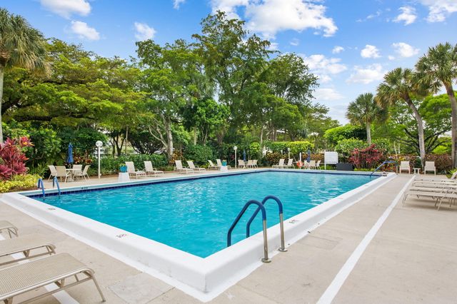 4015 W Palm Aire Drive, Pompano Beach, FL 33069