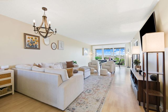4015 W Palm Aire Drive, Pompano Beach, FL 33069