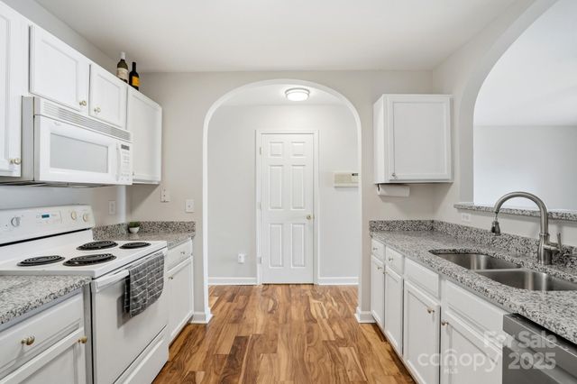 3855 Glenlea Commons Drive, Charlotte, NC 28216