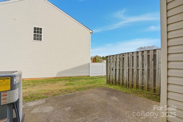 3855 Glenlea Commons Drive, Charlotte, NC 28216