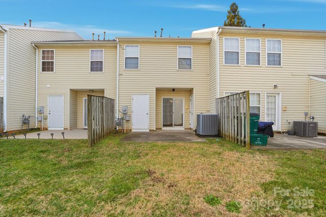 3855 Glenlea Commons Drive, Charlotte, NC 28216