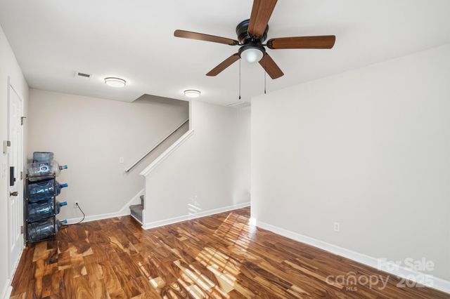 3855 Glenlea Commons Drive, Charlotte, NC 28216