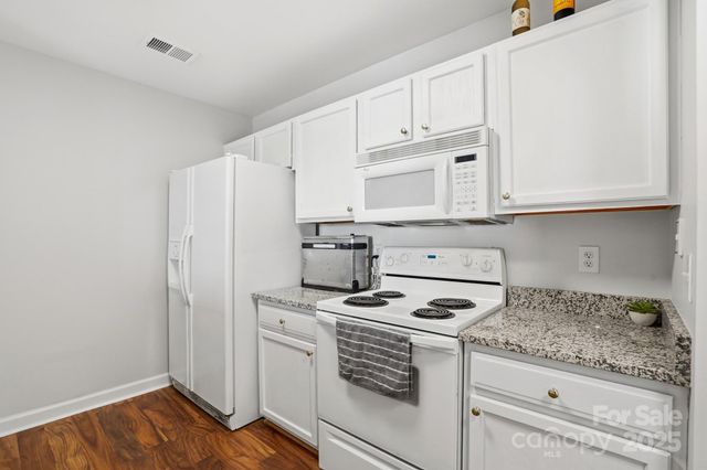 3855 Glenlea Commons Drive, Charlotte, NC 28216