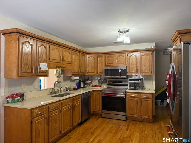 18 Olivia Lane, Naugatuck, CT 06770