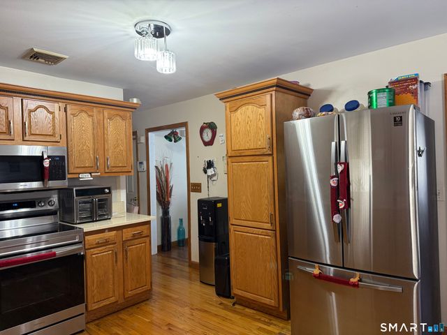 18 Olivia Lane, Naugatuck, CT 06770