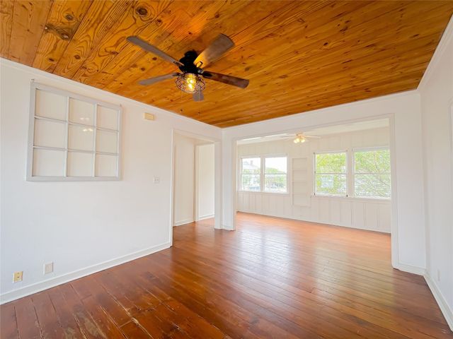 1101 Church St Up, Galveston, TX 77550