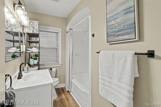 24890 Valley Avenue, Eastpointe, MI 48021