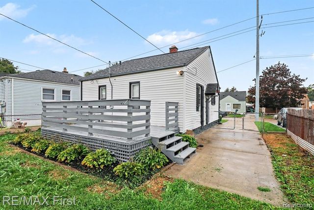 24890 Valley Avenue, Eastpointe, MI 48021