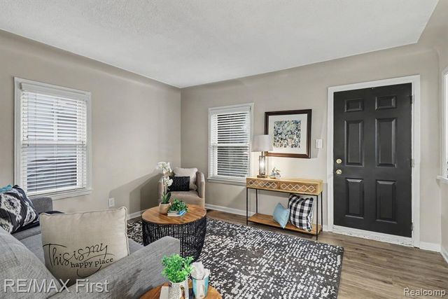 24890 Valley Avenue, Eastpointe, MI 48021