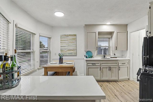 24890 Valley Avenue, Eastpointe, MI 48021
