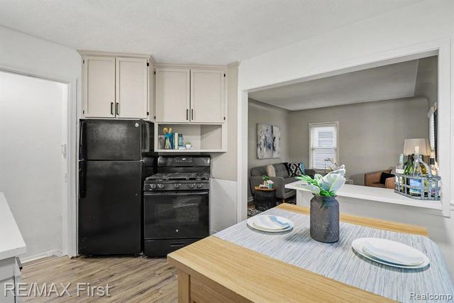 24890 Valley Avenue, Eastpointe, MI 48021