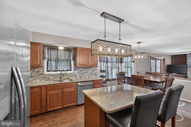 10 MONTCEAU DR, Newark, DE 19702