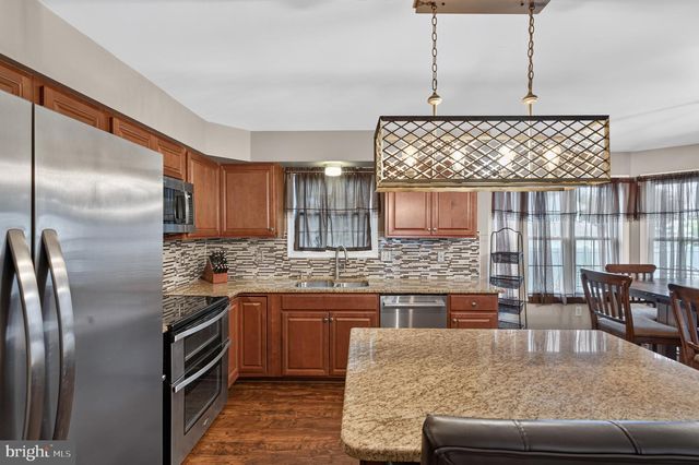 10 MONTCEAU DR, Newark, DE 19702
