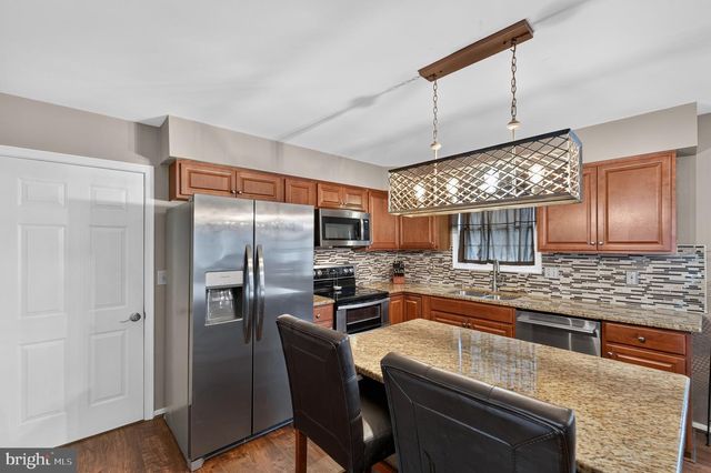 10 MONTCEAU DR, Newark, DE 19702