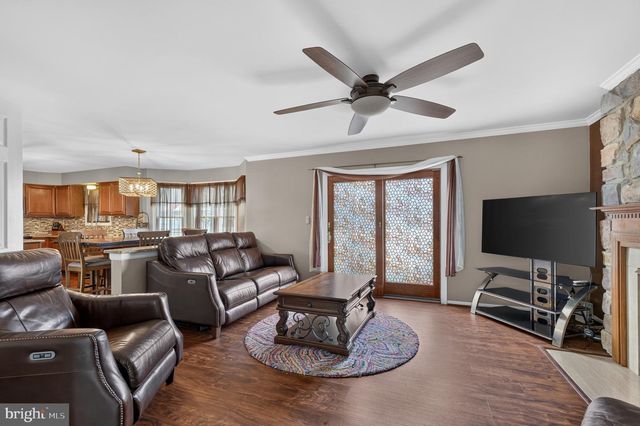 10 MONTCEAU DR, Newark, DE 19702