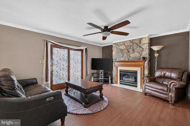 10 MONTCEAU DR, Newark, DE 19702