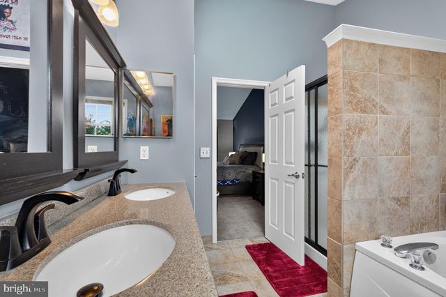 10 MONTCEAU DR, Newark, DE 19702