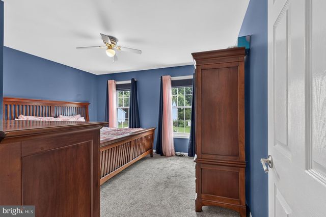10 MONTCEAU DR, Newark, DE 19702