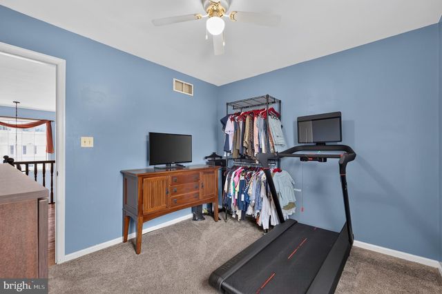 10 MONTCEAU DR, Newark, DE 19702