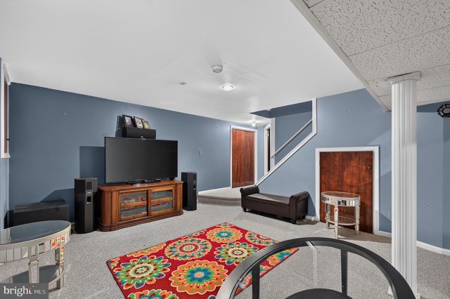 10 MONTCEAU DR, Newark, DE 19702