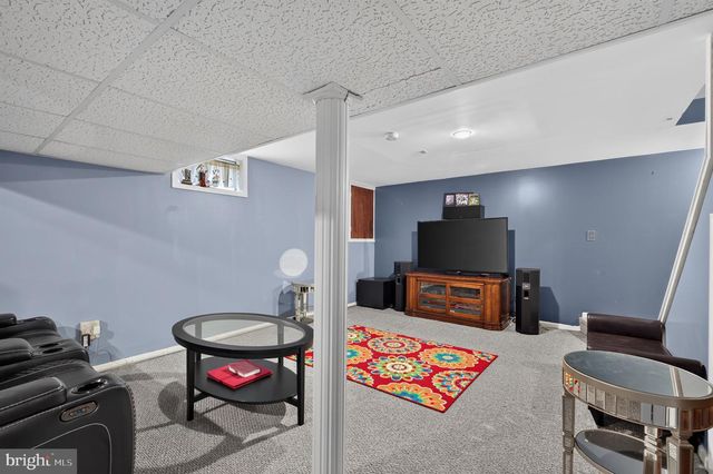 10 MONTCEAU DR, Newark, DE 19702