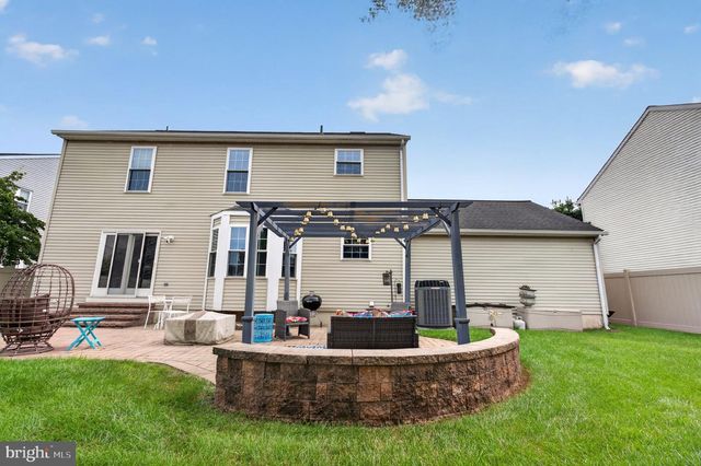 10 MONTCEAU DR, Newark, DE 19702