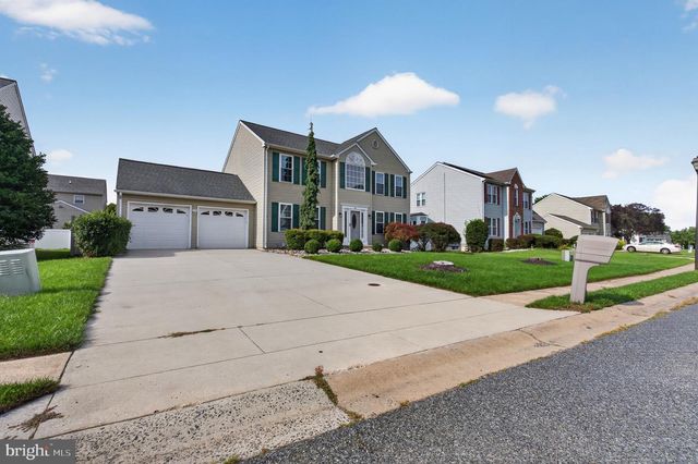 10 MONTCEAU DR, Newark, DE 19702