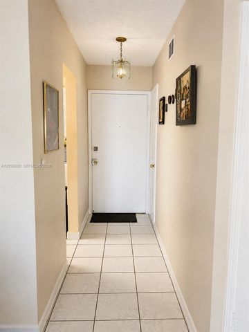 110 Royal Palm Rd 208, Hialeah Gardens, FL 33016