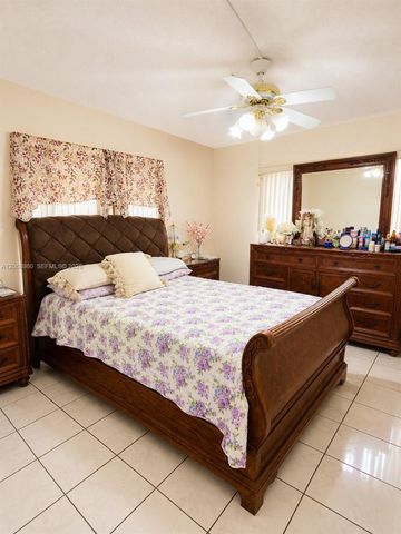 110 Royal Palm Rd 208, Hialeah Gardens, FL 33016