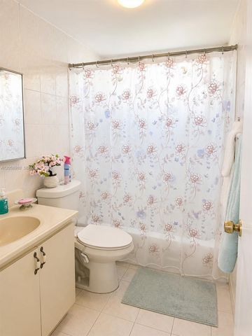 110 Royal Palm Rd 208, Hialeah Gardens, FL 33016