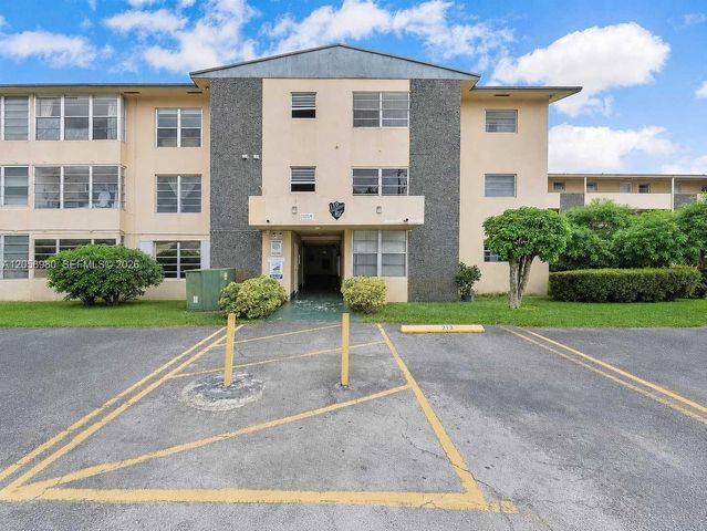 110 Royal Palm Rd 208, Hialeah Gardens, FL 33016
